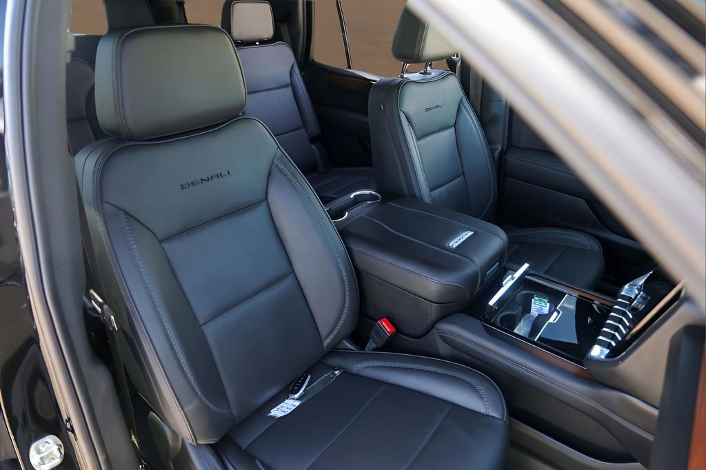 Used 2025 GMC Yukon Denali image 30