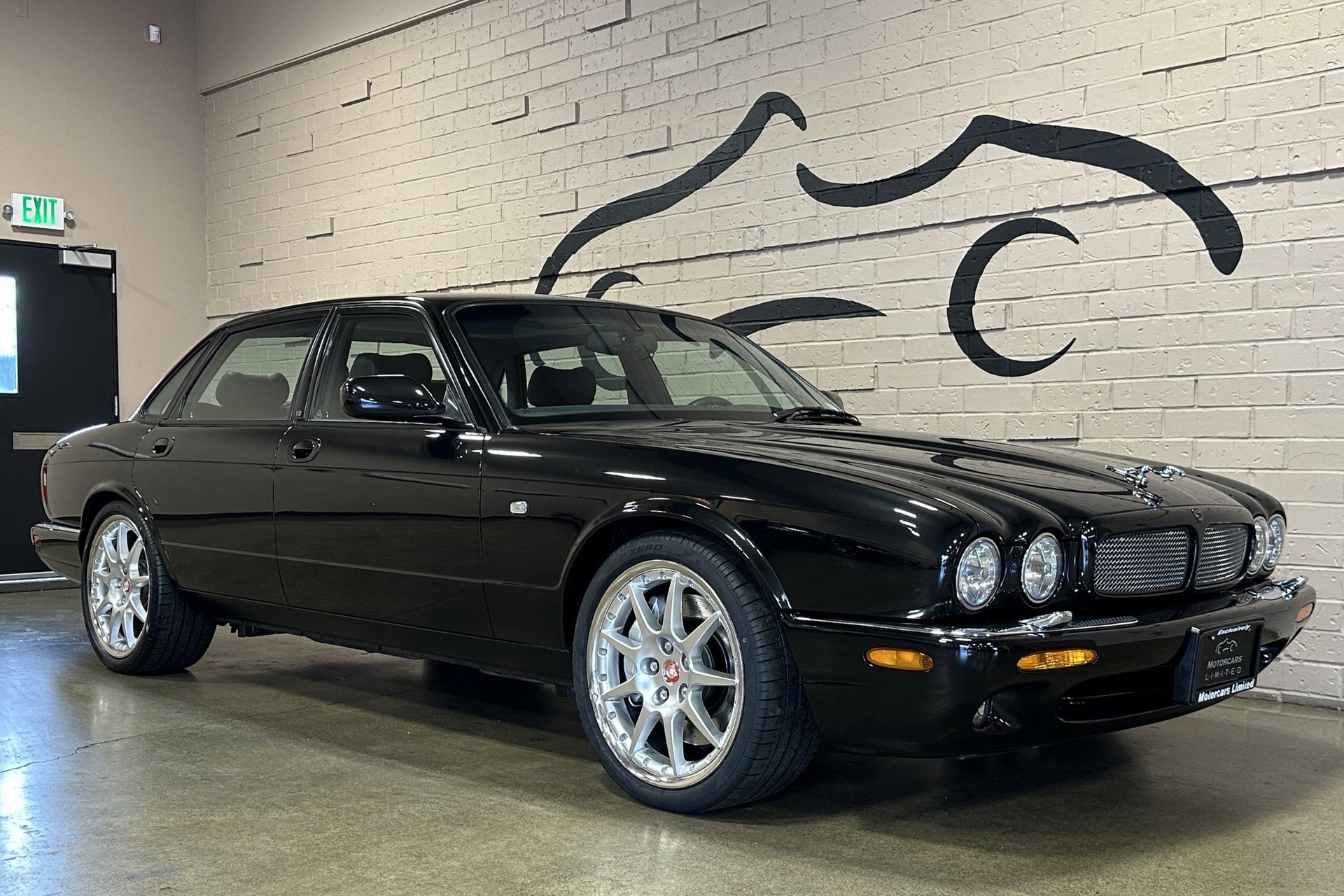 Used 2002 Jaguar XJ8 100 image 2