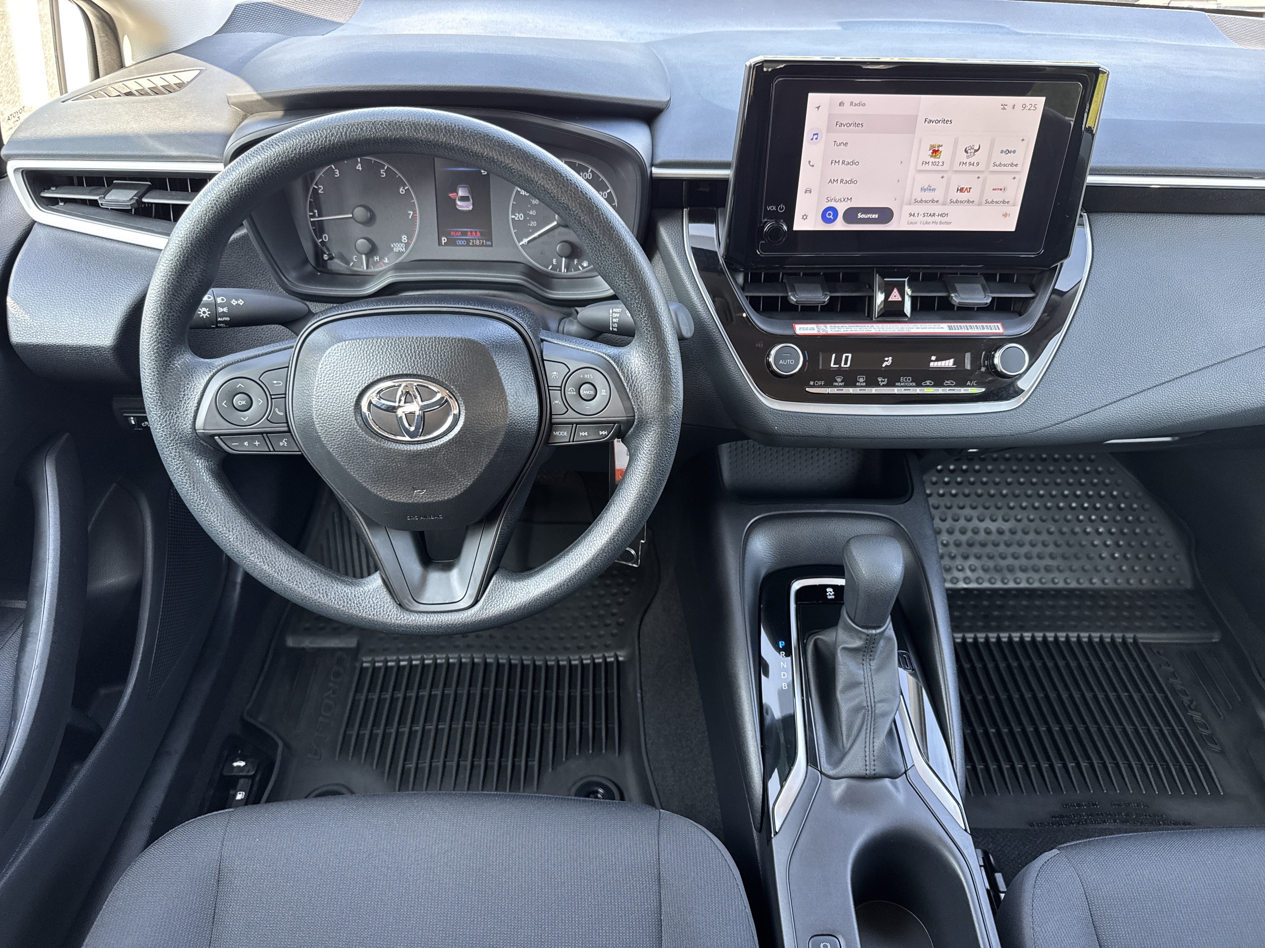 Used 2025 Toyota Corolla LE FWD image 18