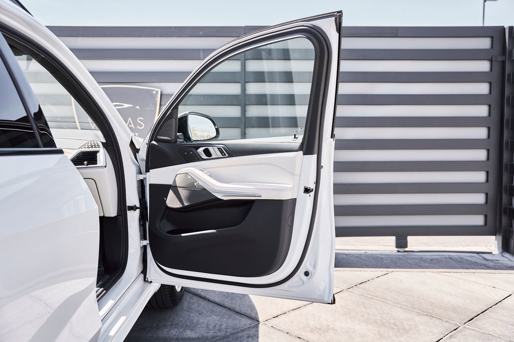 Used 2023 BMW ALPINA XB7 image 24