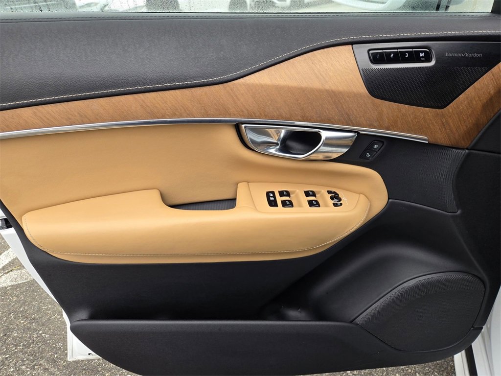 Used 2020 Volvo XC90 T8 Inscription image 17