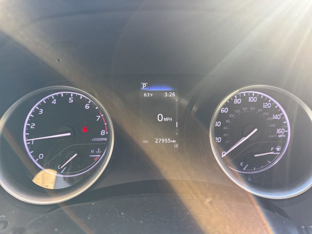 Used 2021 Toyota Camry LE image 3