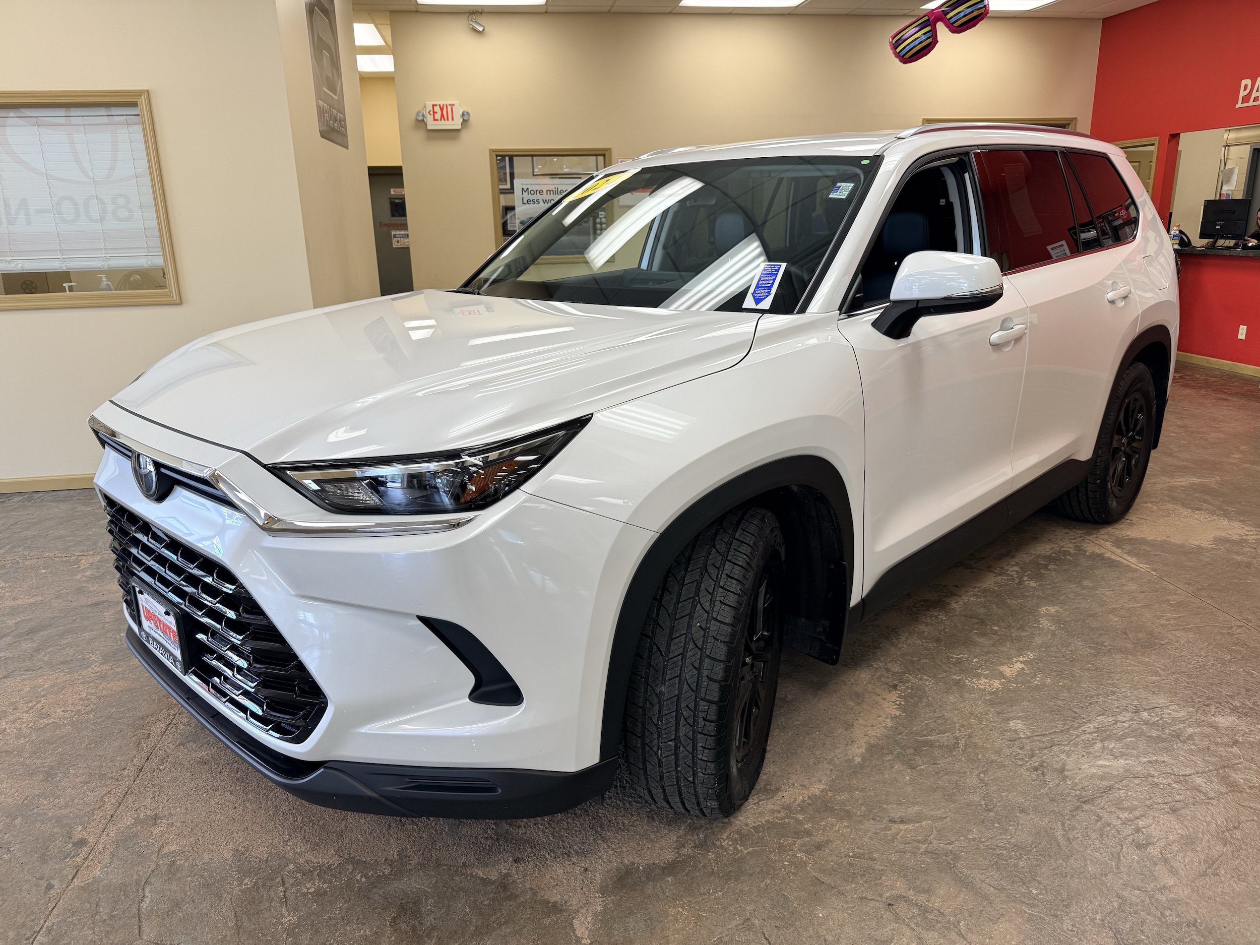 Used 2024 Toyota Grand Highlander AWD image 3