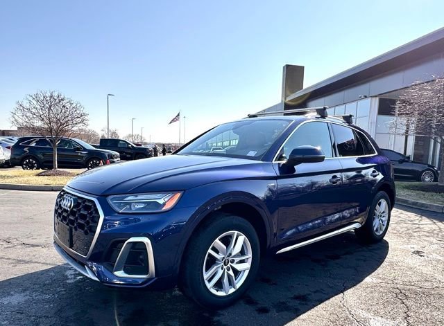 Used 2023 Audi Q5 2.0T Premium w/ Convenience Package image 4