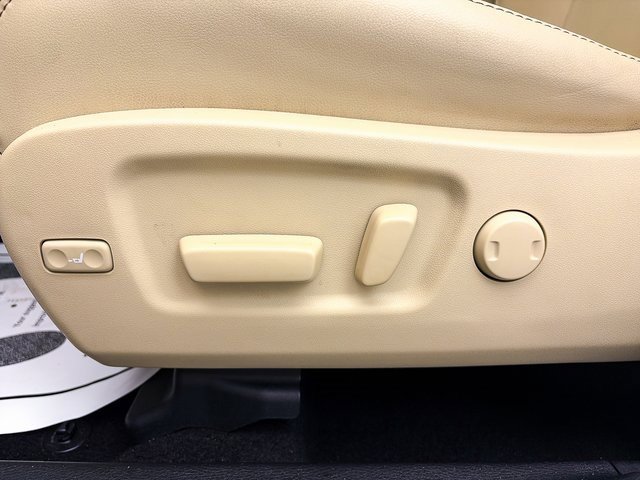 Used 2018 Toyota Highlander XLE image 19