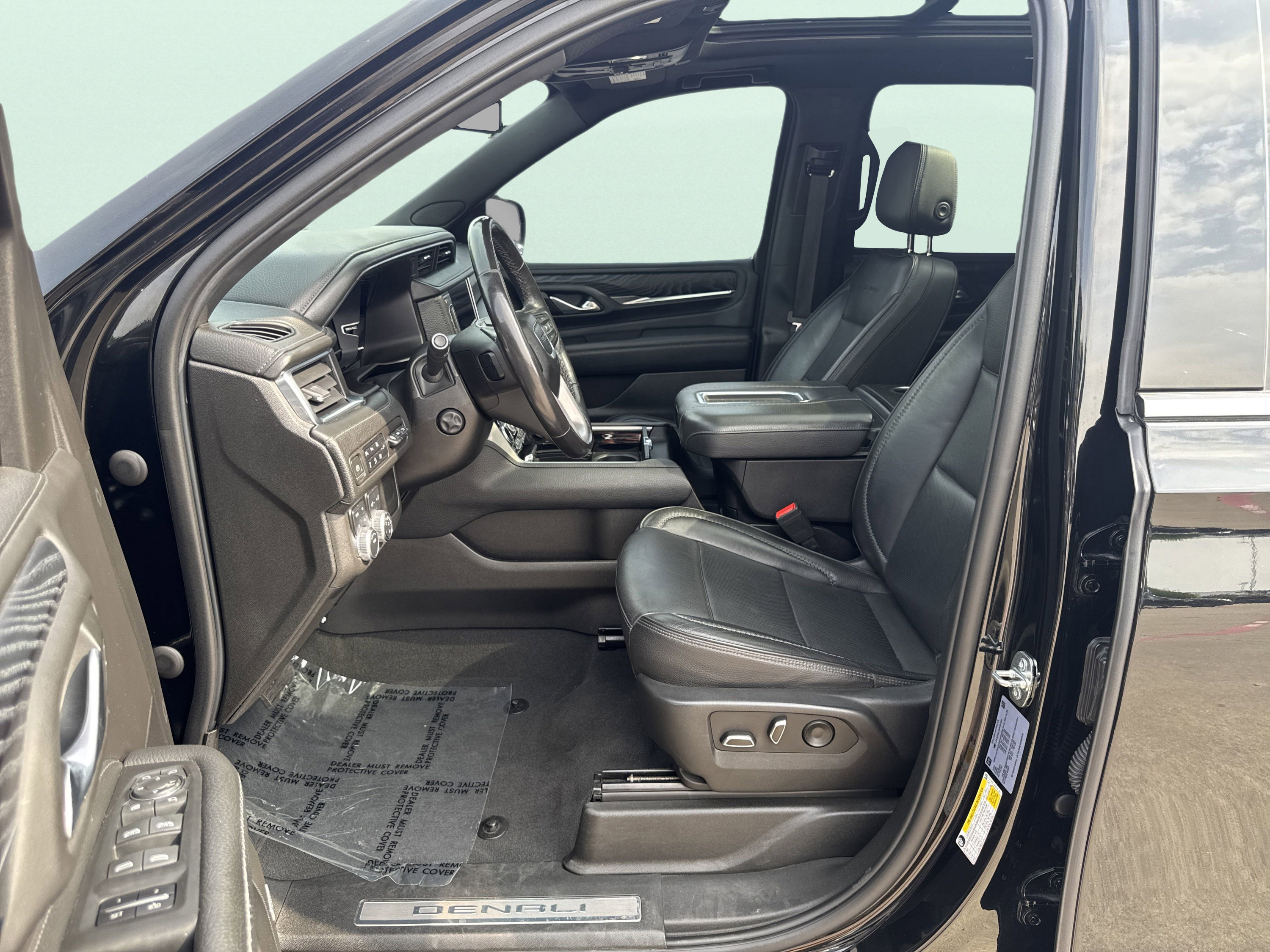 Used 2022 GMC Yukon Denali image 3