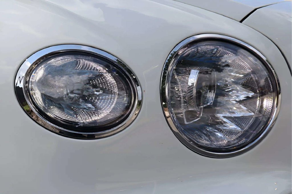 Used 2022 Bentley Flying Spur Plug-In Hybrid AWD/4WD image 30