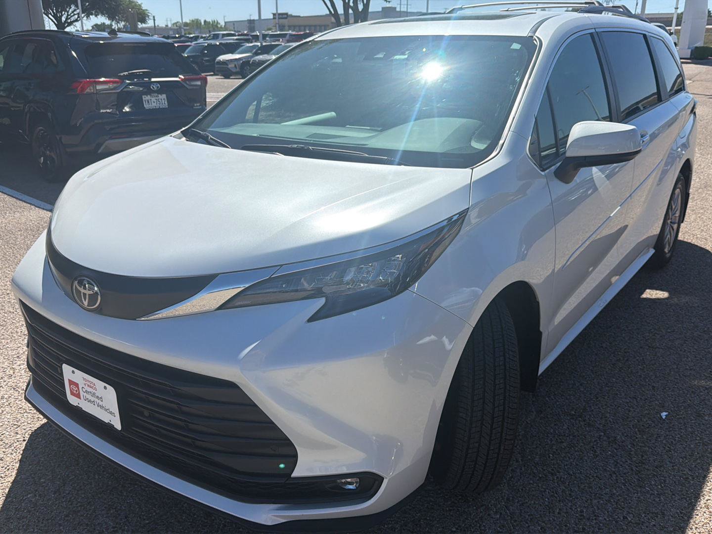 Certified 2026 Toyota Sienna XLE FWD image 7