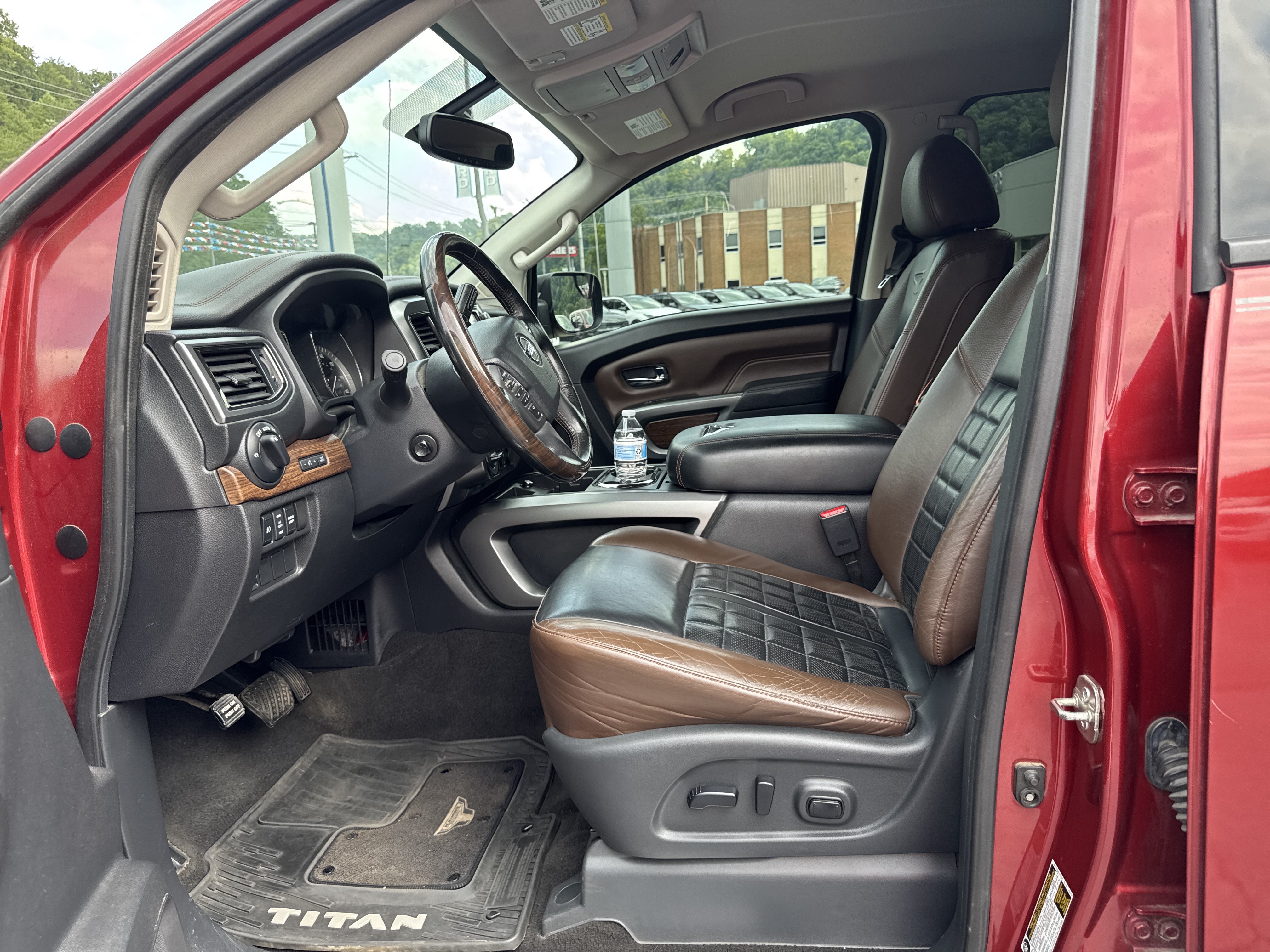 Used 2018 Nissan Titan Platinum Reserve w/ Platinum Utility Package AWD/4WD image 14