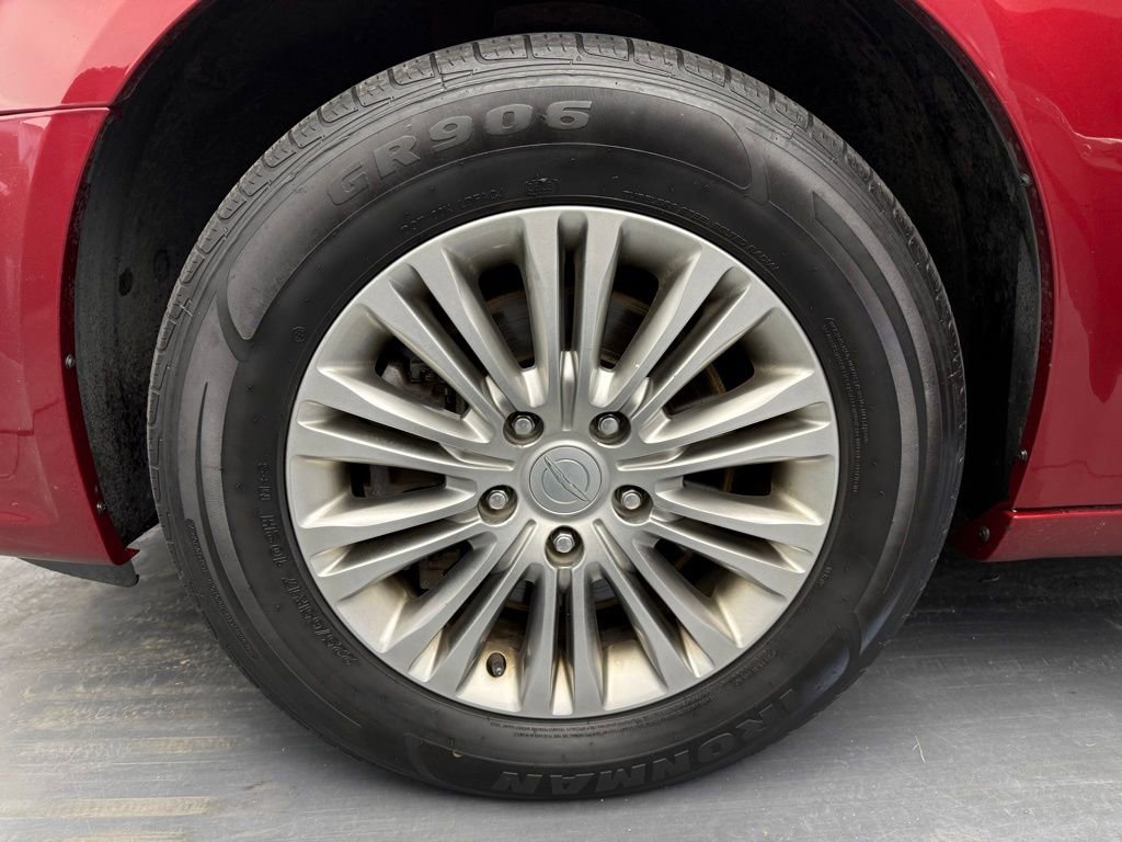 Used 2016 Chrysler Town & Country Touring-L image 19