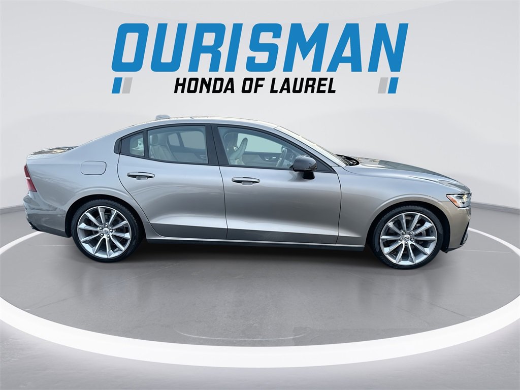 Used 2021 Volvo S60 T5 Momentum w/ Premium Package image 9