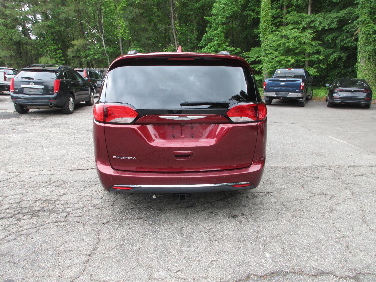 Used 2017 Chrysler Pacifica Touring-L FWD image 4