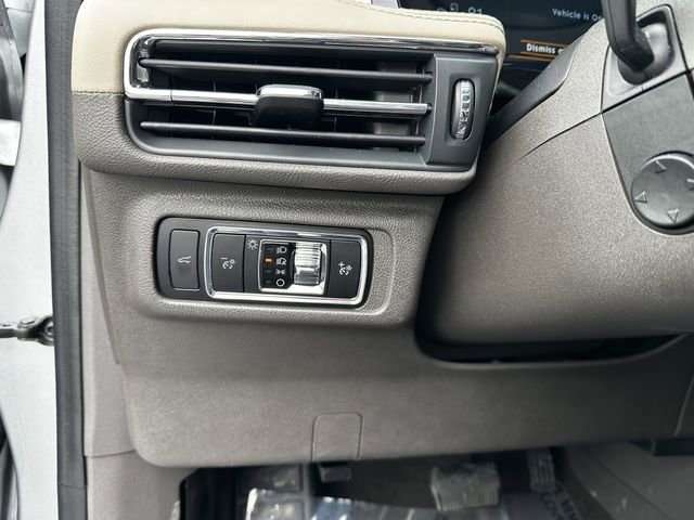 Certified 2024 Lincoln Corsair AWD w/ Equipment Group 101A image 30