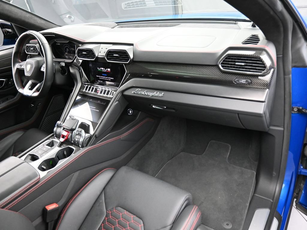 Used 2022 Lamborghini Urus image 34