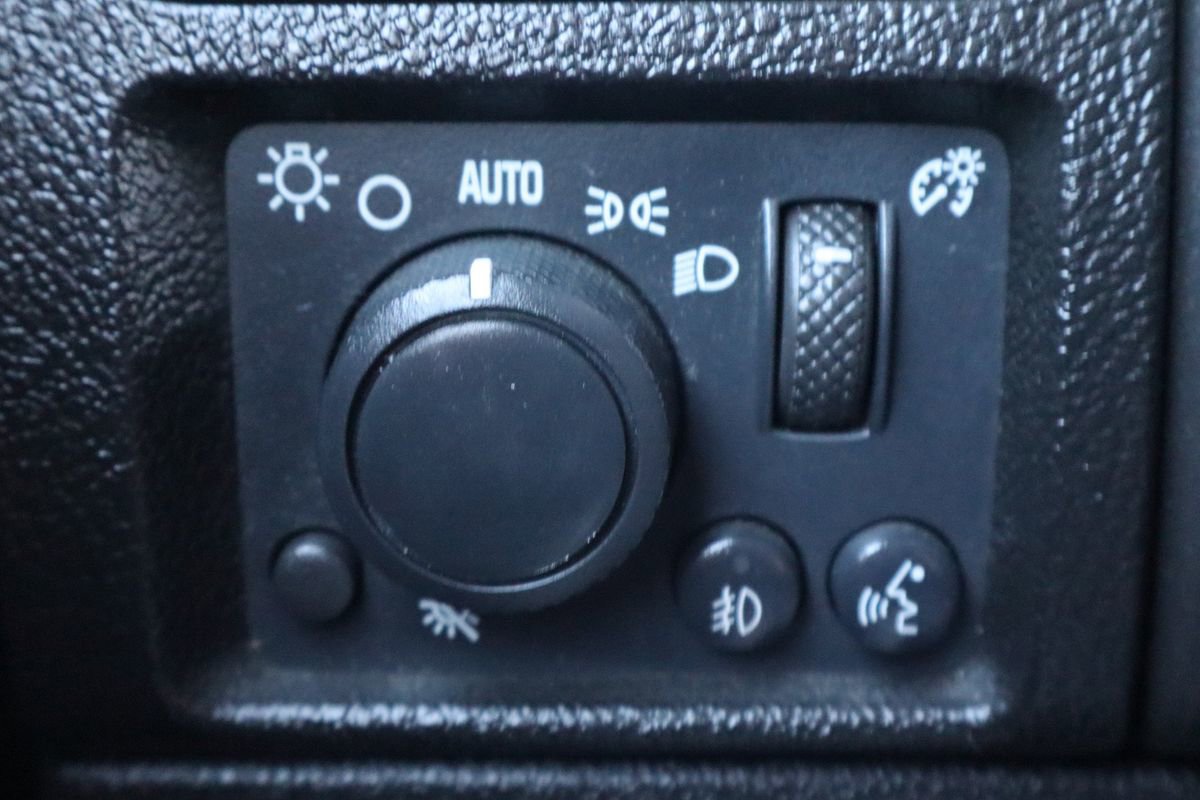 Used 2006 HUMMER H3 w/ Chrome Appearance Package image 29