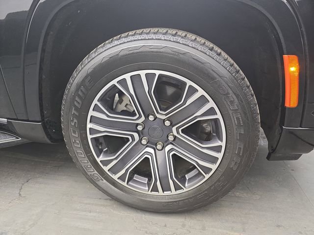 Used 2024 Jeep Wagoneer L Series II w/ Flexible Seating Group image 12