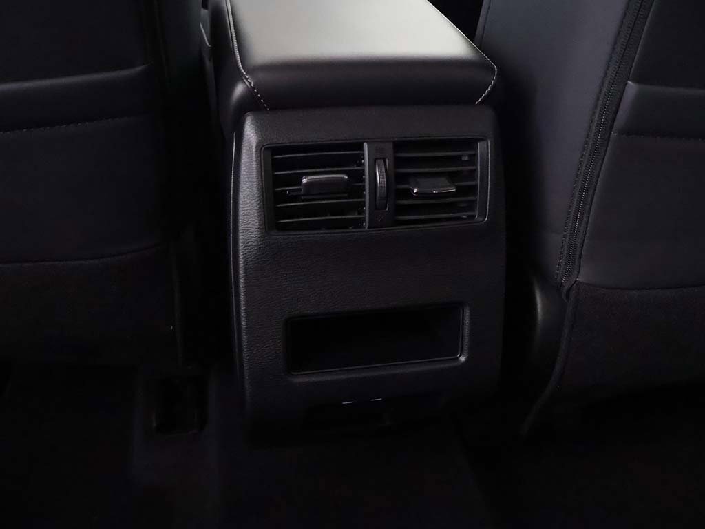 New 2025 Mitsubishi Outlander SE image 41