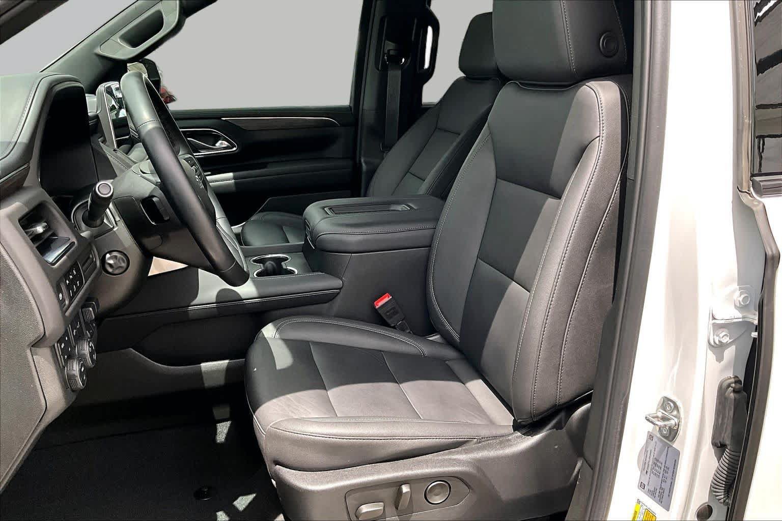 Used 2024 Chevrolet Tahoe Z71 w/ Z71 Off-Road Package AWD/4WD image 8