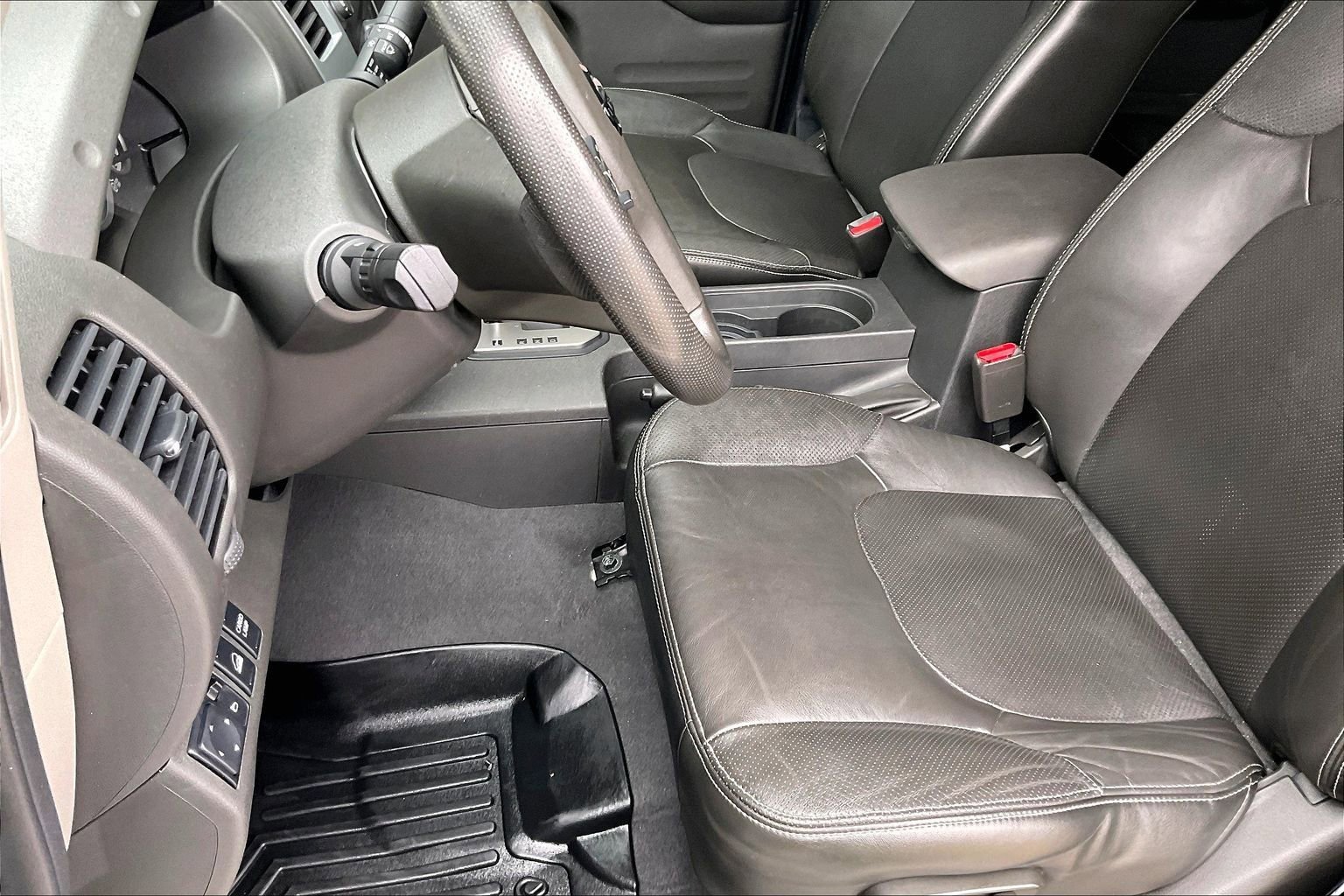 Used 2020 Nissan Frontier PRO-4X w/ Pro-4x Utility Package image 16