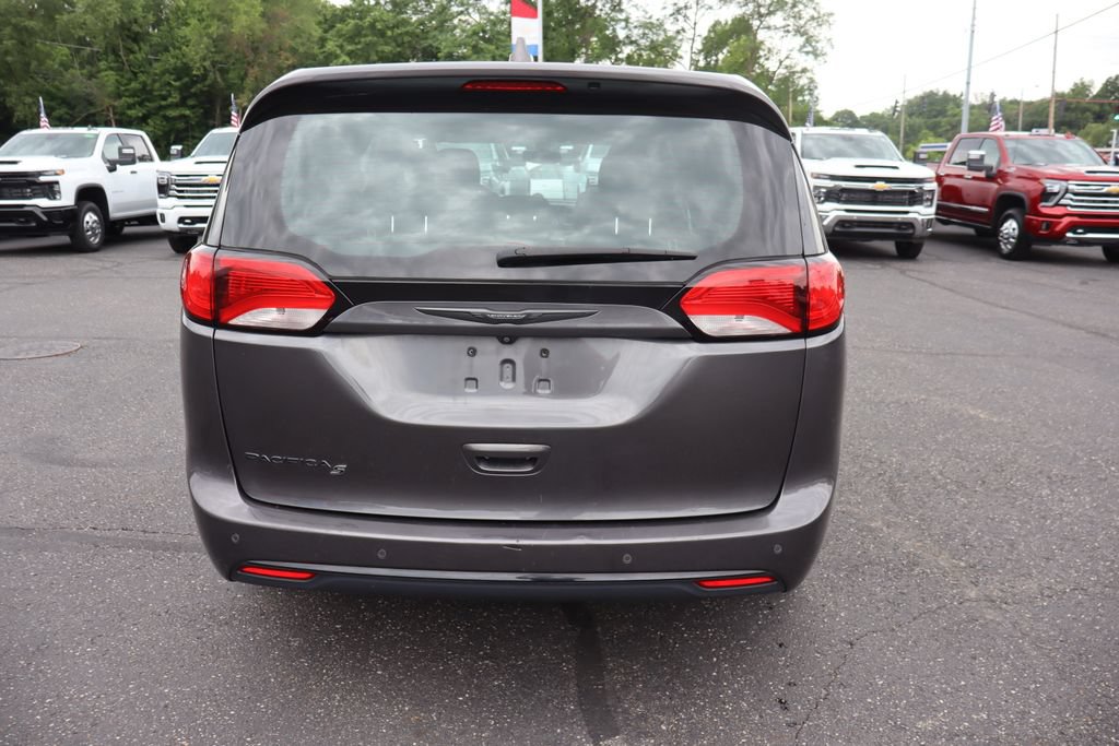 Used 2018 Chrysler Pacifica Touring Plus w/ S Appearance Package FWD image 38