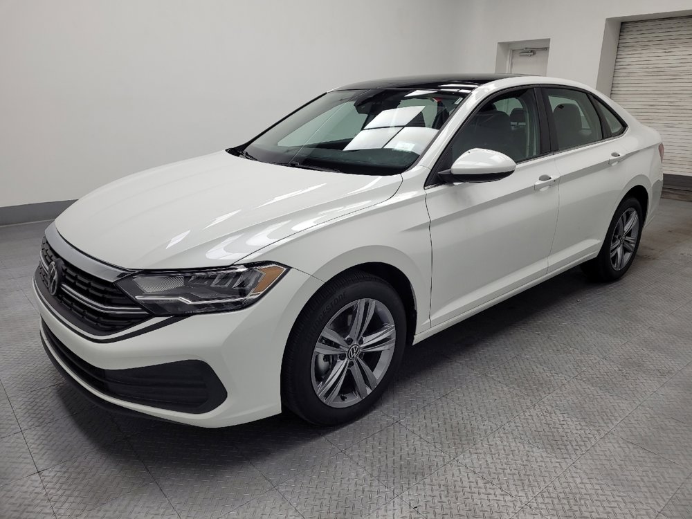 Used 2024 Volkswagen Jetta SE w/ Panoramic Sunroof Package image 2