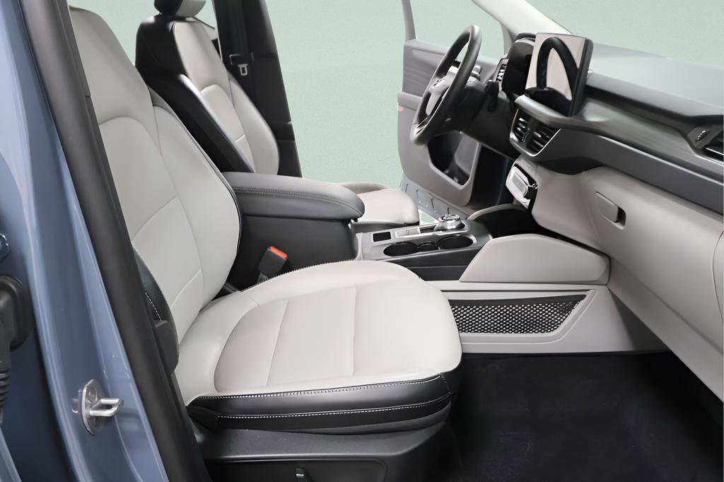 Used 2023 Ford Escape Platinum image 34