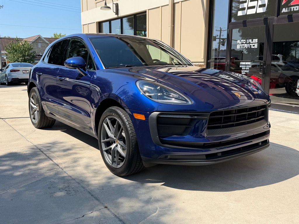 Used 2022 Porsche Macan AWD/4WD image 3