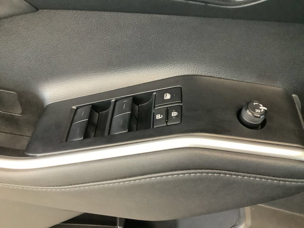Used 2023 Toyota Highlander XLE AWD/4WD image 26