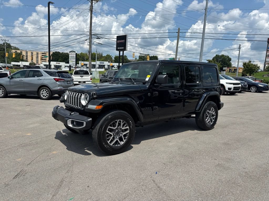 Used 2025 Jeep Wrangler Unlimited Sahara AWD/4WD image 3