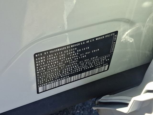 Certified 2025 Volkswagen Tiguan SE R-Line image 27