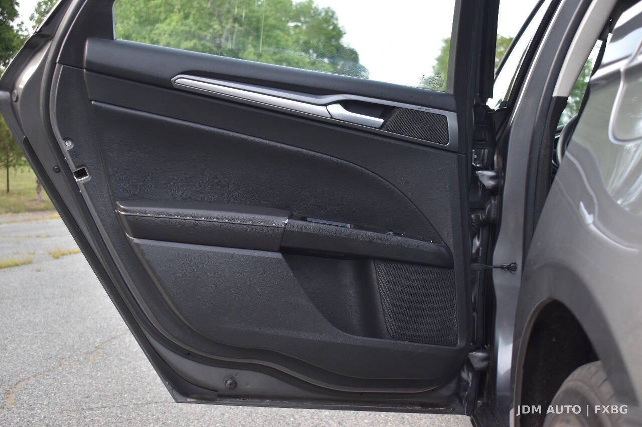 Used 2014 Ford Fusion Titanium FWD image 10