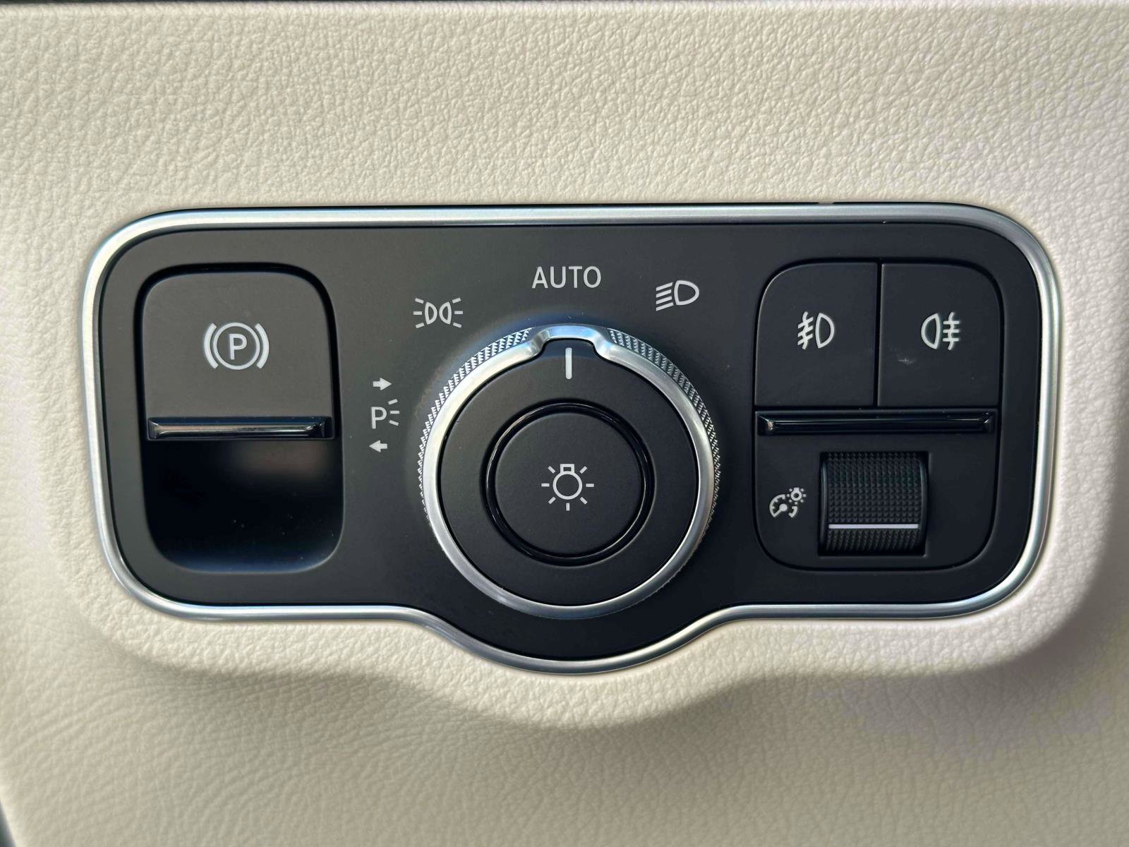 Certified 2025 Mercedes-Benz GLA 250 4MATIC image 17