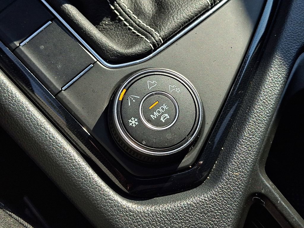 Certified 2025 Volkswagen Taos SE AWD/4WD image 26