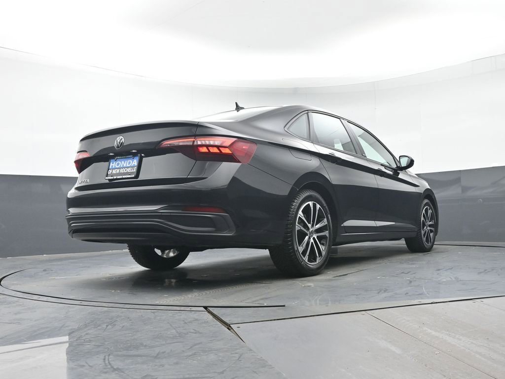 Used 2023 Volkswagen Jetta Sport image 29