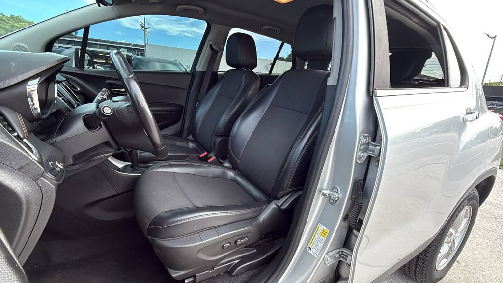Used 2017 Chevrolet Trax LT w/ LT Convenience Package FWD image 22