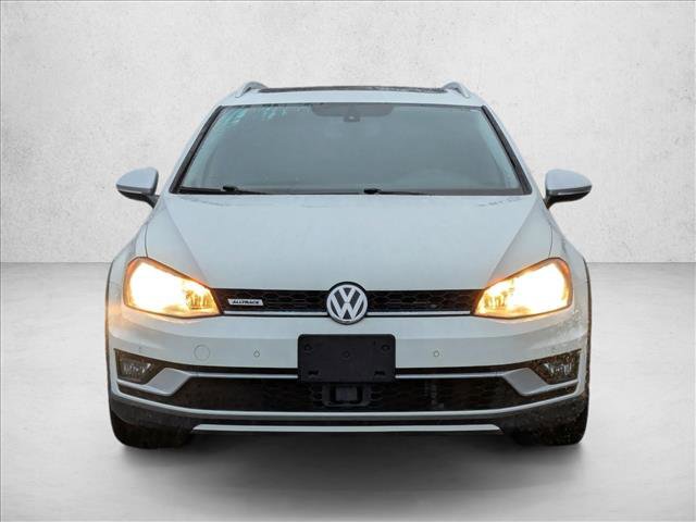 Used 2017 Volkswagen Golf S image 2