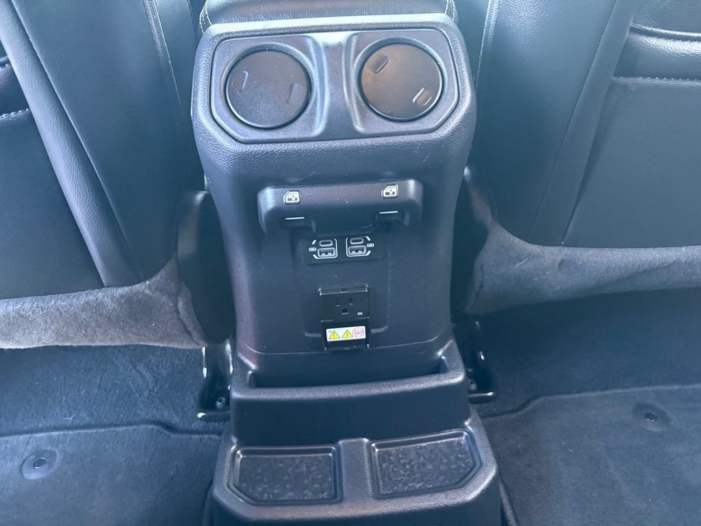 Used 2022 Jeep Wrangler Unlimited Sahara w/ LED Lighting Group AWD/4WD image 16