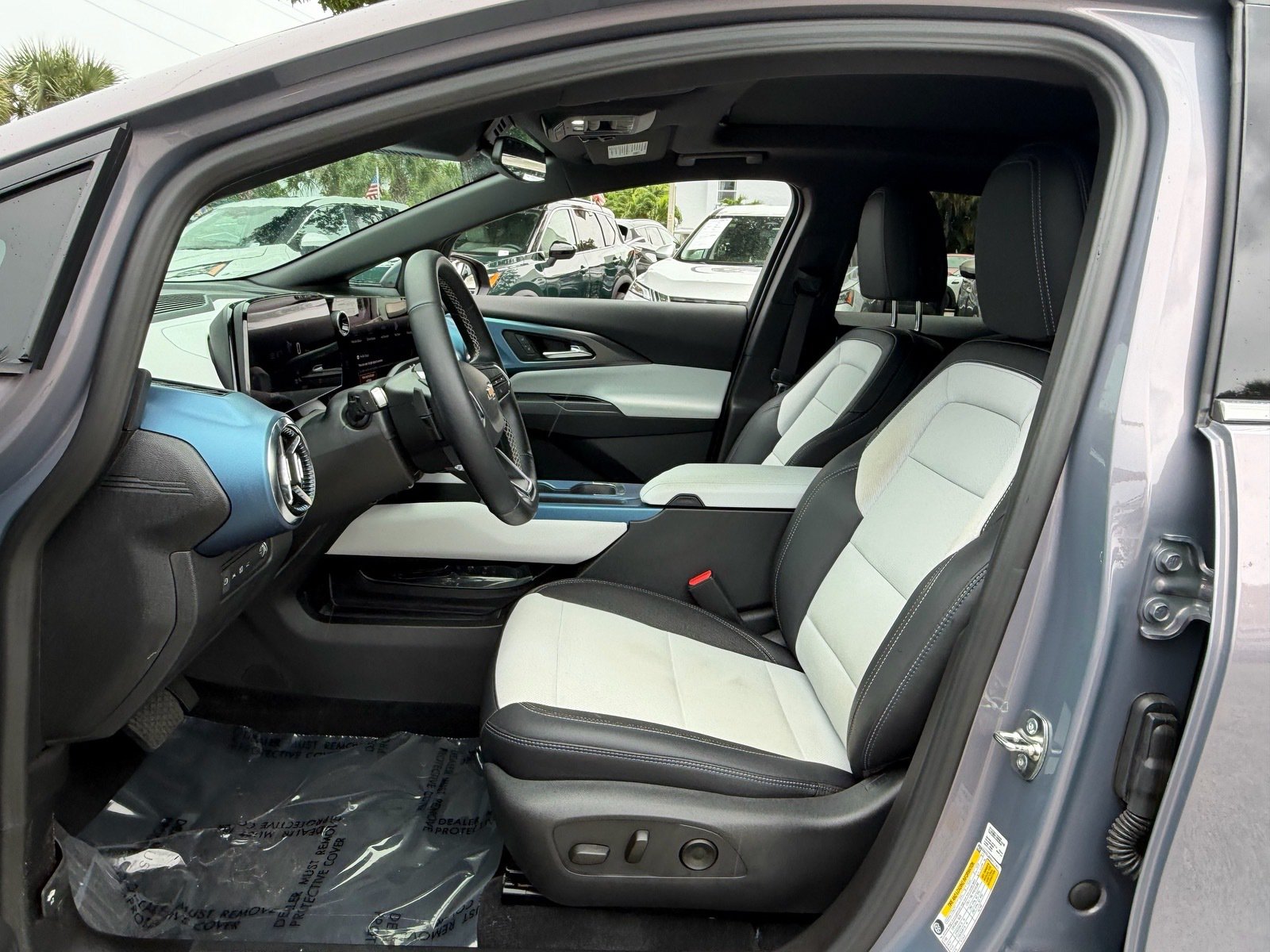 Used 2025 Chevrolet Equinox EV LT w/ Convenience Package FWD image 9
