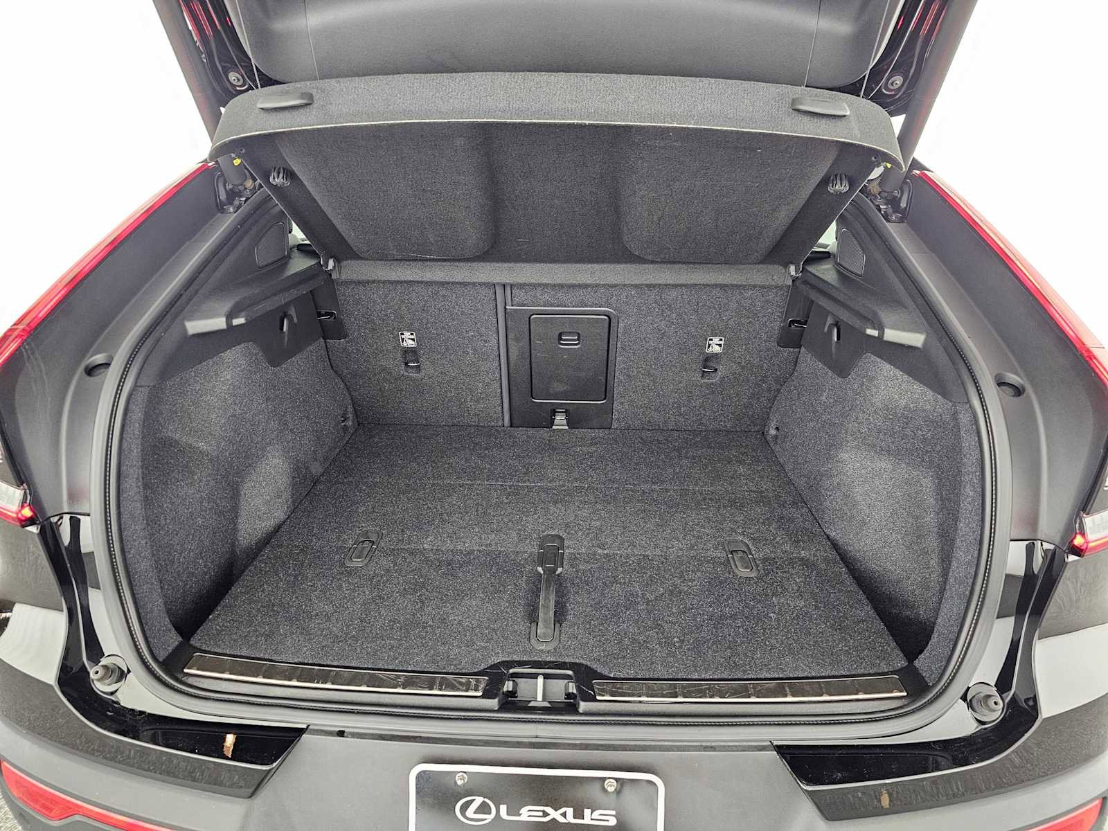 Used 2023 Volvo C40 P8 Recharge Ultimate image 14