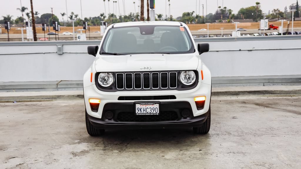 Used 2023 Jeep Renegade Latitude AWD/4WD image 3