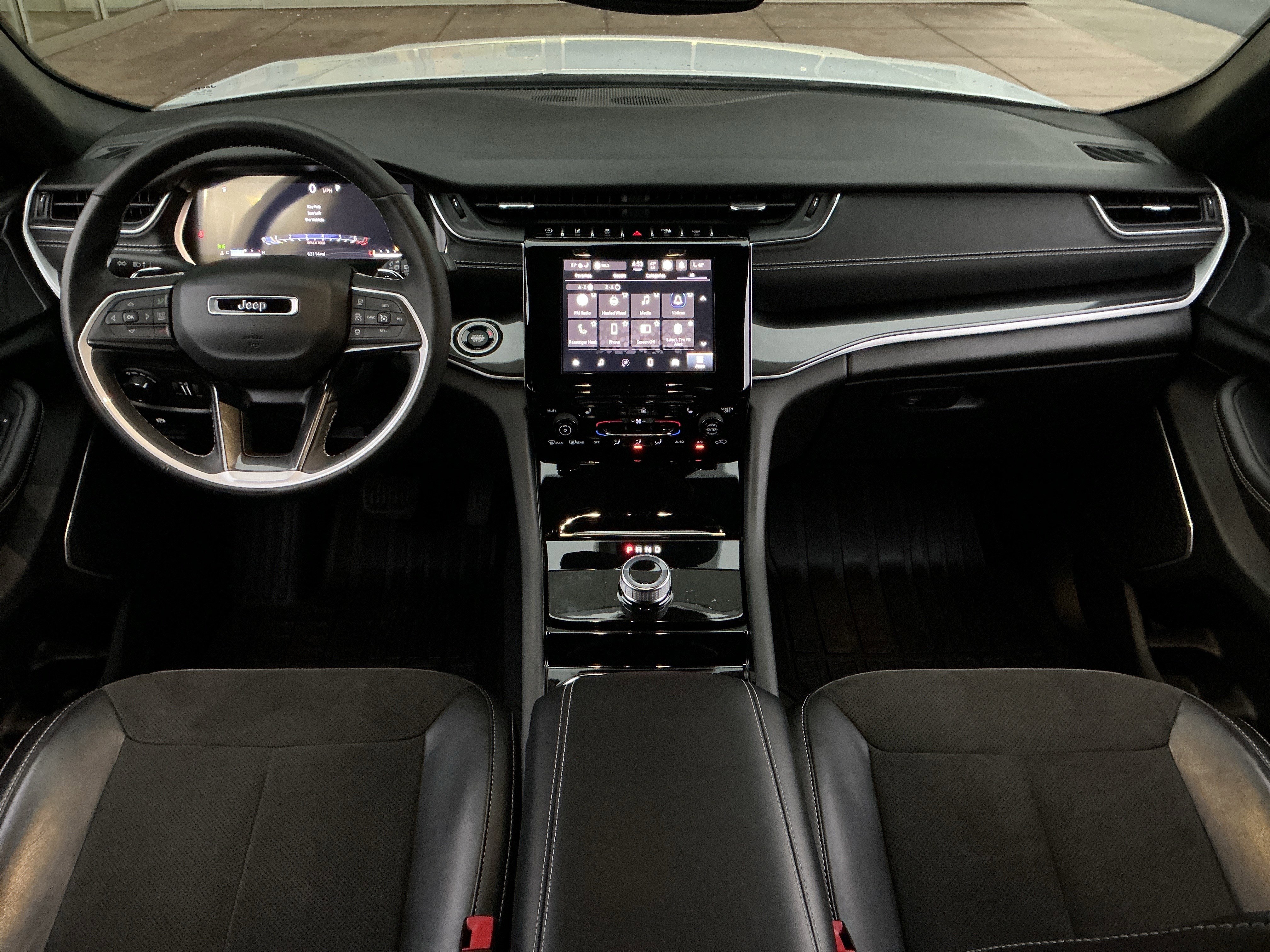 Used 2022 Jeep Grand Cherokee L Laredo image 4