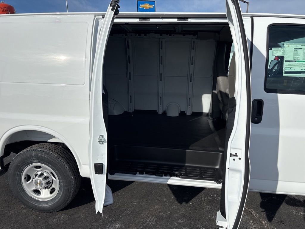 New 2025 Chevrolet Express 2500 w/ Driver Convenience Package RWD image 33