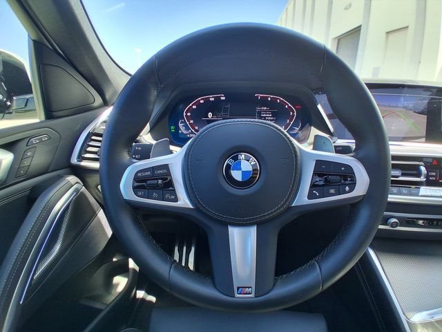 Used 2022 BMW X6 xDrive40i w/ M Sport Package AWD/4WD image 11