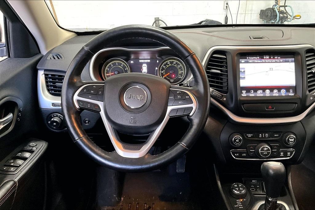 Used 2016 Jeep Cherokee Trailhawk w/ Leather Interior Group AWD/4WD image 8