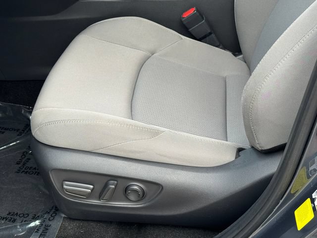 Used 2024 Toyota Venza LE AWD/4WD image 14