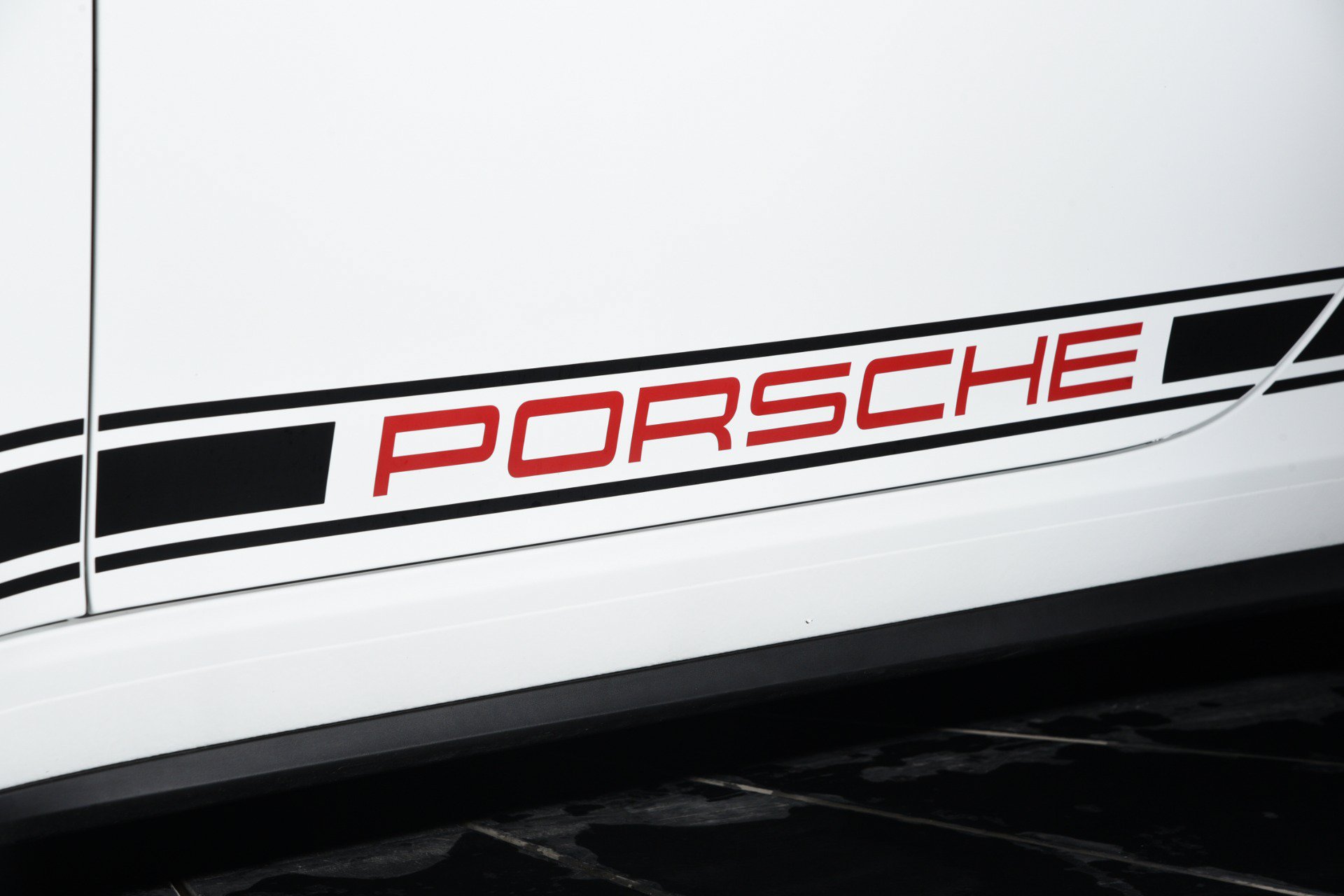 Used 2016 Porsche 911 R RWD image 22