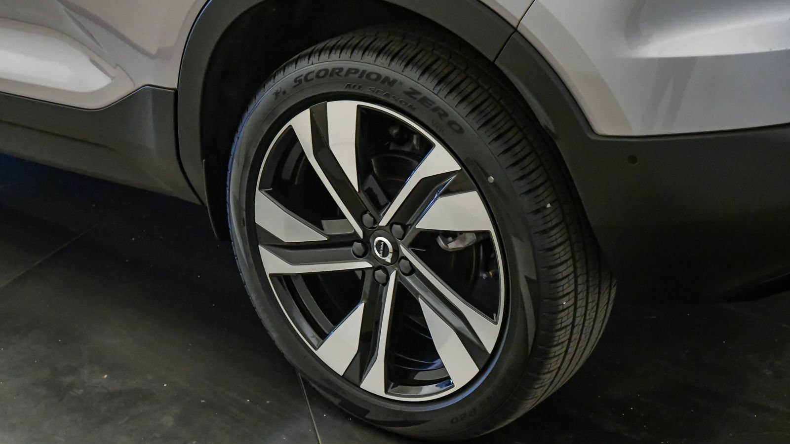 Certified 2026 Volvo XC40 B5 Ultra w/ Protection Package Premier AWD/4WD image 11