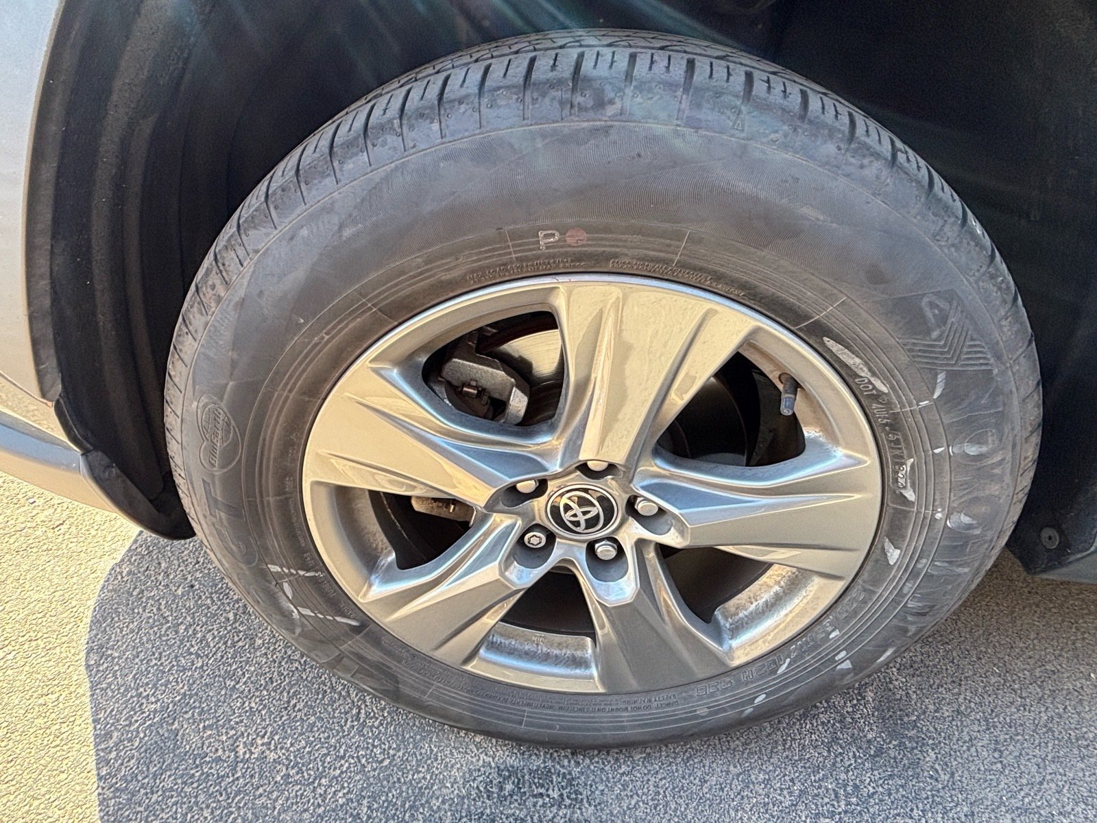 Used 2021 Toyota RAV4 XLE w/ Convenience Package FWD image 6