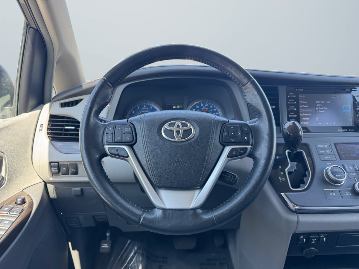 Used 2018 Toyota Sienna XLE w/ XLE Navigation Package AWD/4WD image 11