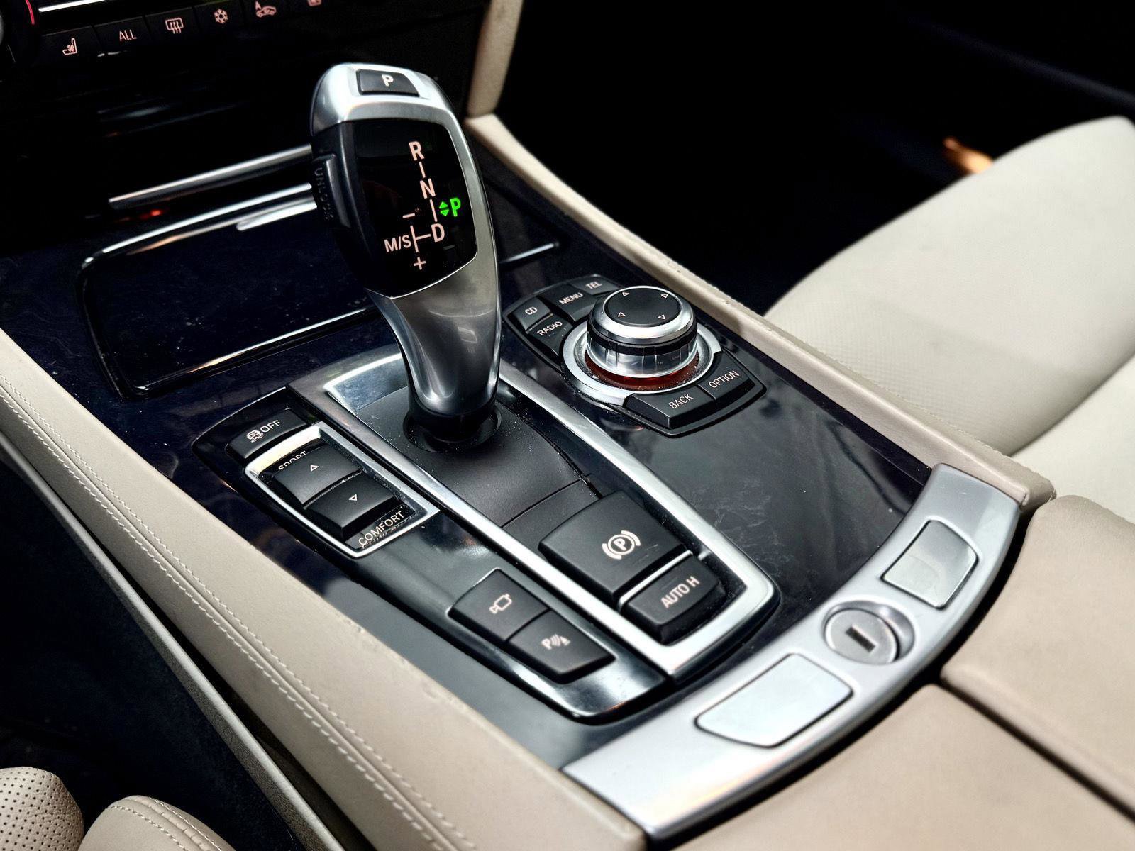 Used 2012 BMW 750Li w/ Driver Assistance Pkg RWD image 24
